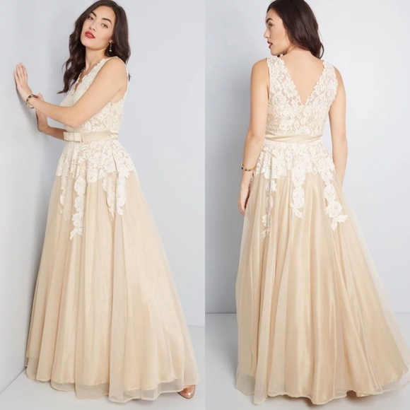 Modcloth Dresses & Skirts - Modcloth Lace & Tulle Ivory Wedding Gown NEW